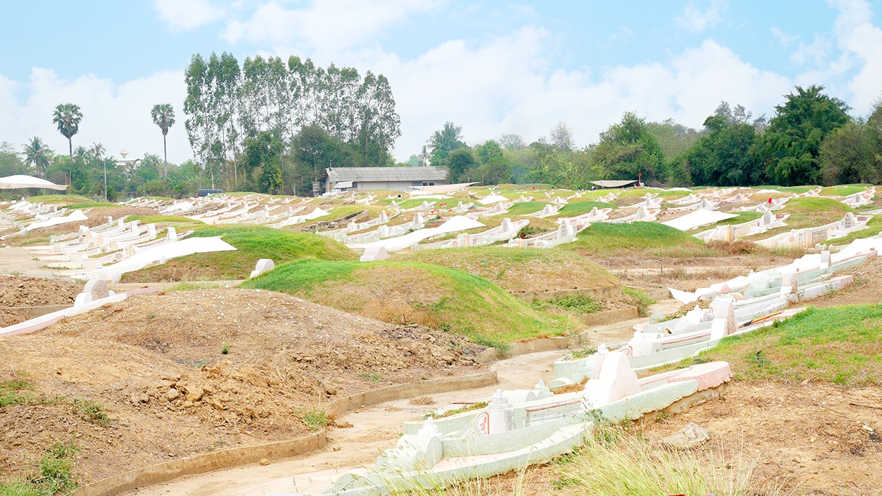 พบ 6 นร.หญิงหนีเที่ยวสุสานเม่งหุย กลางดึก ตร.ไปตามเรียกผู้ปกครองมาอบรม