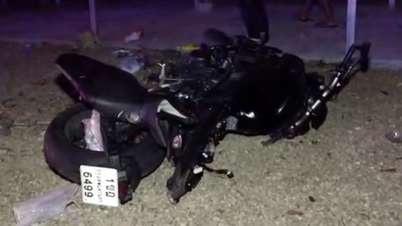 หนุ่มใหญ่ ซิ่งบิ๊กไบค์ คันเกือบ 4 แสน แหกโค้งชนเสาไฟ คอหักเสียชีวิต