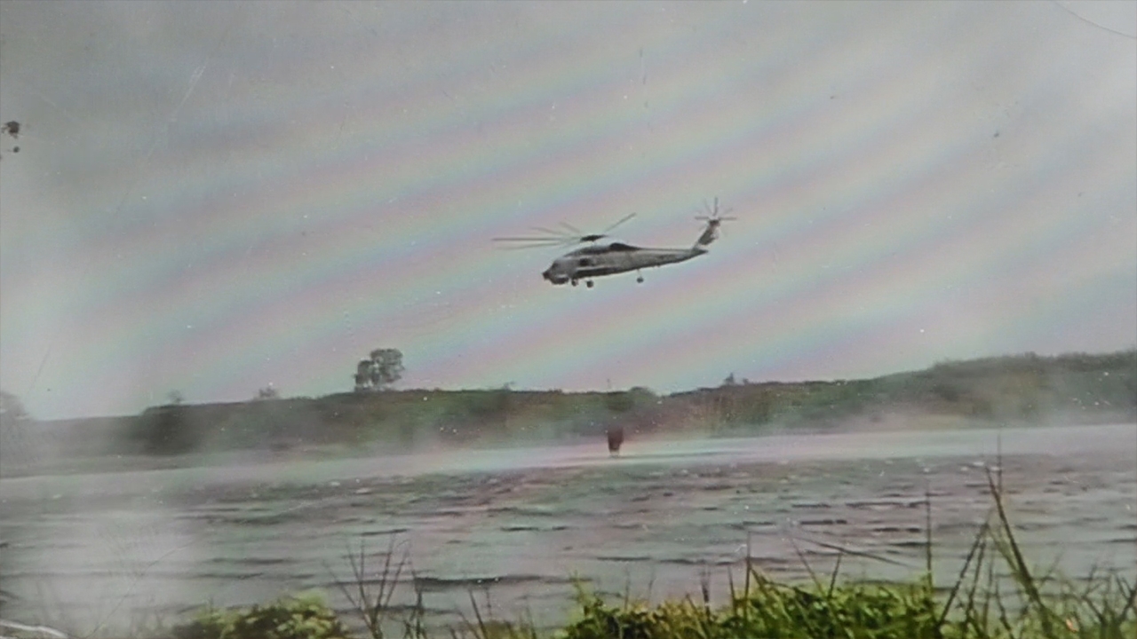 ไฟป่าตราด ฮ.ซีฮอว์กบินดับได้ครึ่งวัน ถุงใส่น้ำหลุดจมหาย ต้องหยุดโปรยน้ำ