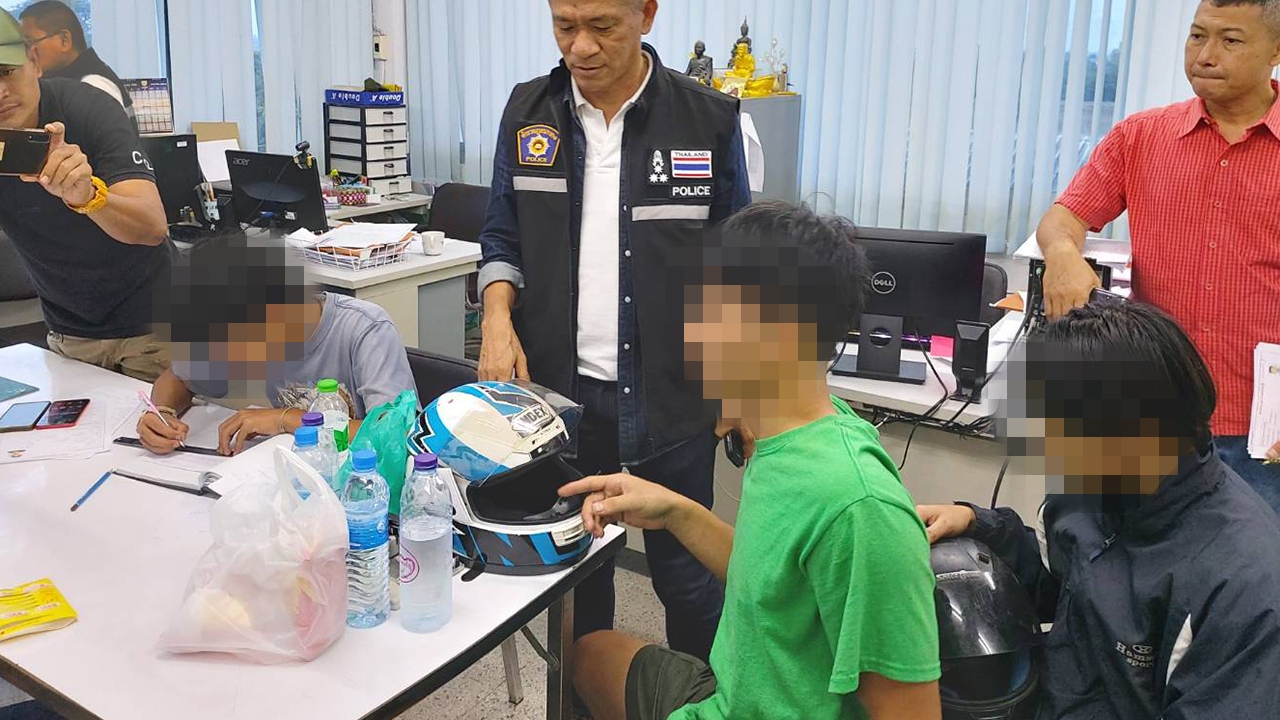 อายุแค่ 16 พกปืนแล้ว รวบโจ๋ดุฉุนมองหน้า ขี่จยย.ประกบยิงคู่กรณี