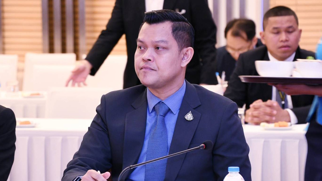 "ธนกร" อัด "สมชัย" หาจุดยืนตัวเองให้ได้ก่อน ซัดให้ข้อมูลด้านเดียว