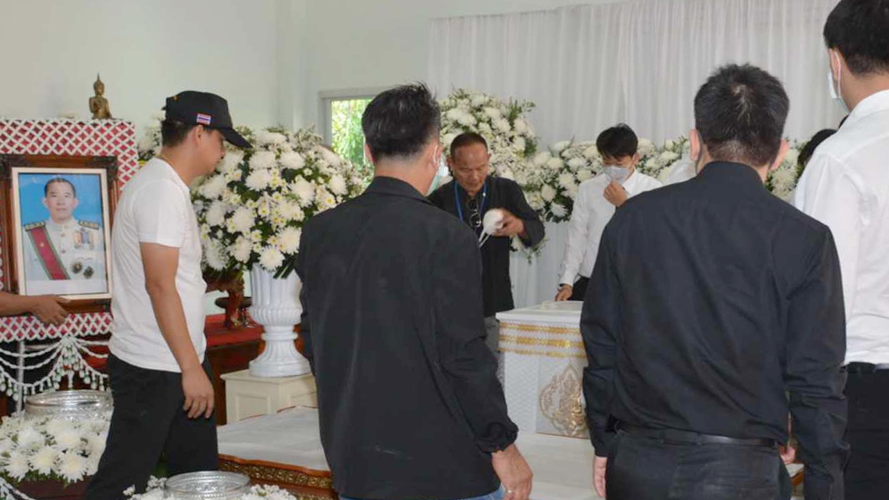 รับศพตั้งสวด 3 คืน ผู้พิพากษา ‘คณากร เพียรชนะ’ นศ.นิติศาสตร์ร่วมไว้อาลัย 