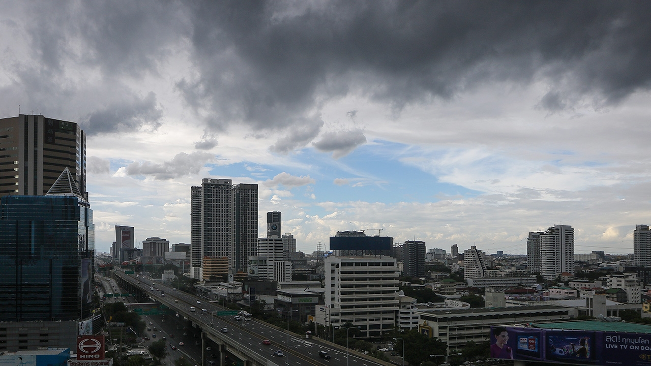 ไทยตอนบนร้อนตอนกลางวัน มีฝนฟ้าคะนองบางจุด ทำฝุ่นสะสมลดลง