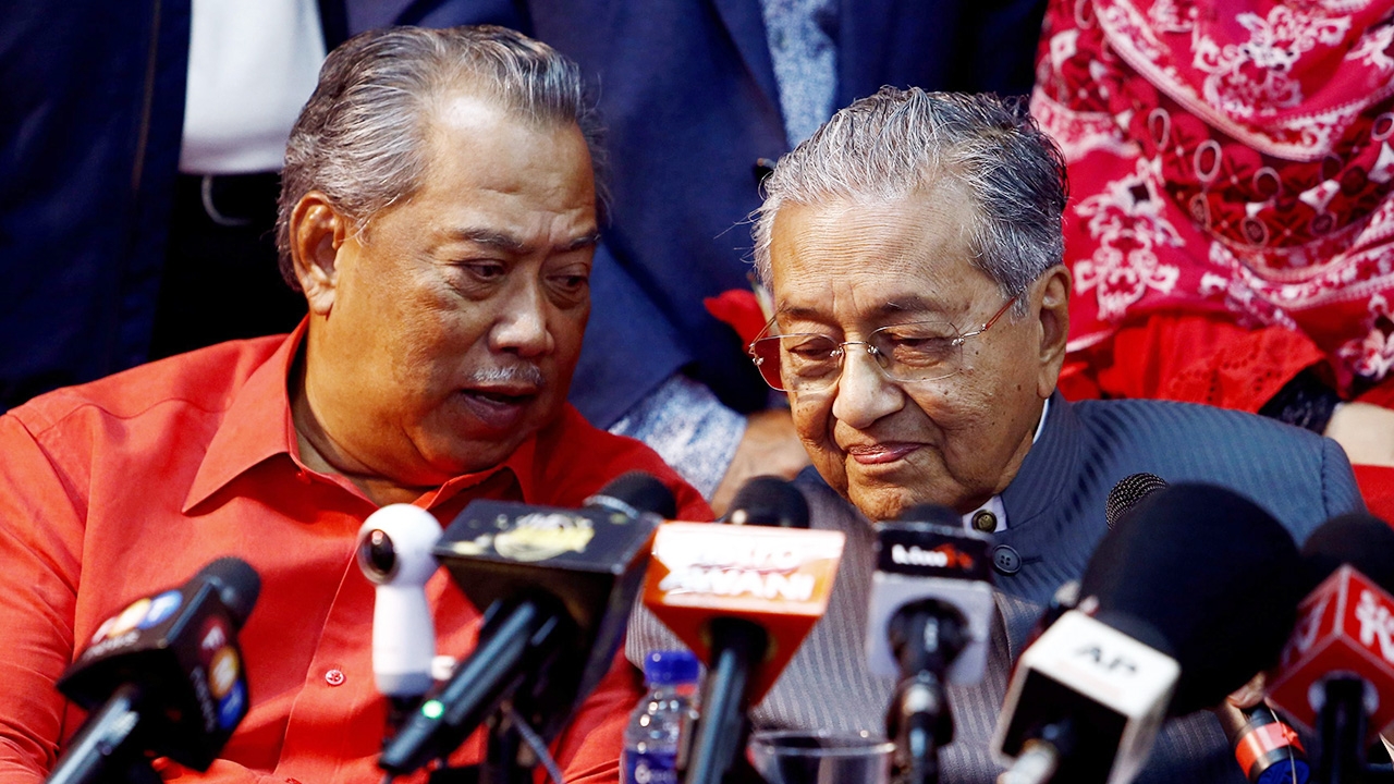 มหากาพย์ดราม่าการเมืองมาเลเซีย รบ.มหาเธร์ล่มสลาย พรรคอัมโนคืนอำนาจ