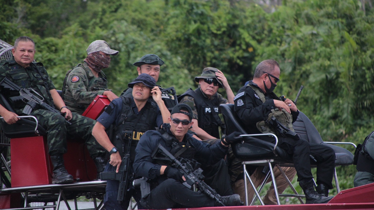 เปิดภาพ “บิ๊กแป๊ะ” นำทีมลงใต้ ตรวจสอบเหตุคาร์บอมบ์ บู๊-บุ๋น ครบเครื่อง