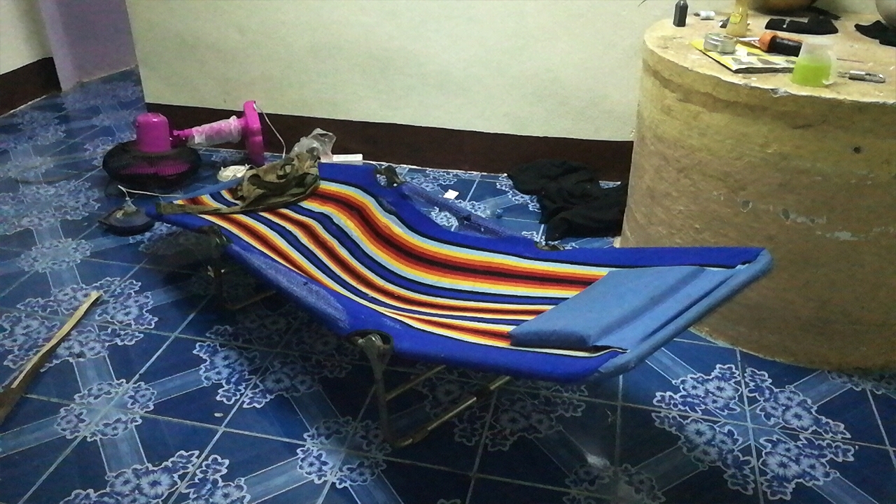 รวบหนุ่มเมียนมา ใช้เหล็กขูดชาร์ป แทงเพื่อนรุ่นพี่สาหัส คาห้องพักคนงาน