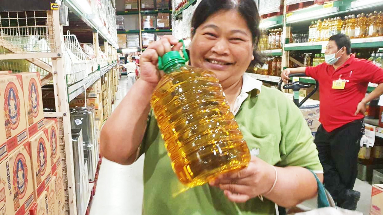 ยันมีพอ อาหาร กระดาษชำระ น้ำดื่ม คนไทยผวาโควิด-19 แห่กักตุน