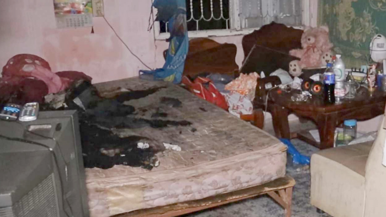 สลด สาวโสดตกงาน จุดไฟเผาผ้าห่มคลุมร่าง ไหม้เกรียมคาห้องนอน  