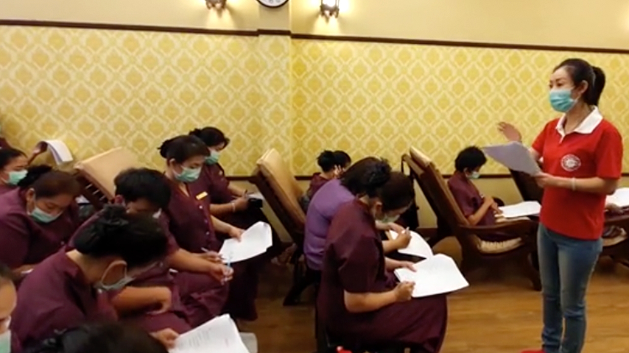 พลิกวิกฤติโควิด-19 ร้านนวดไทยลูกค้าหาย จับหมอนวดว่างงานมาเรียนภาษาจีน