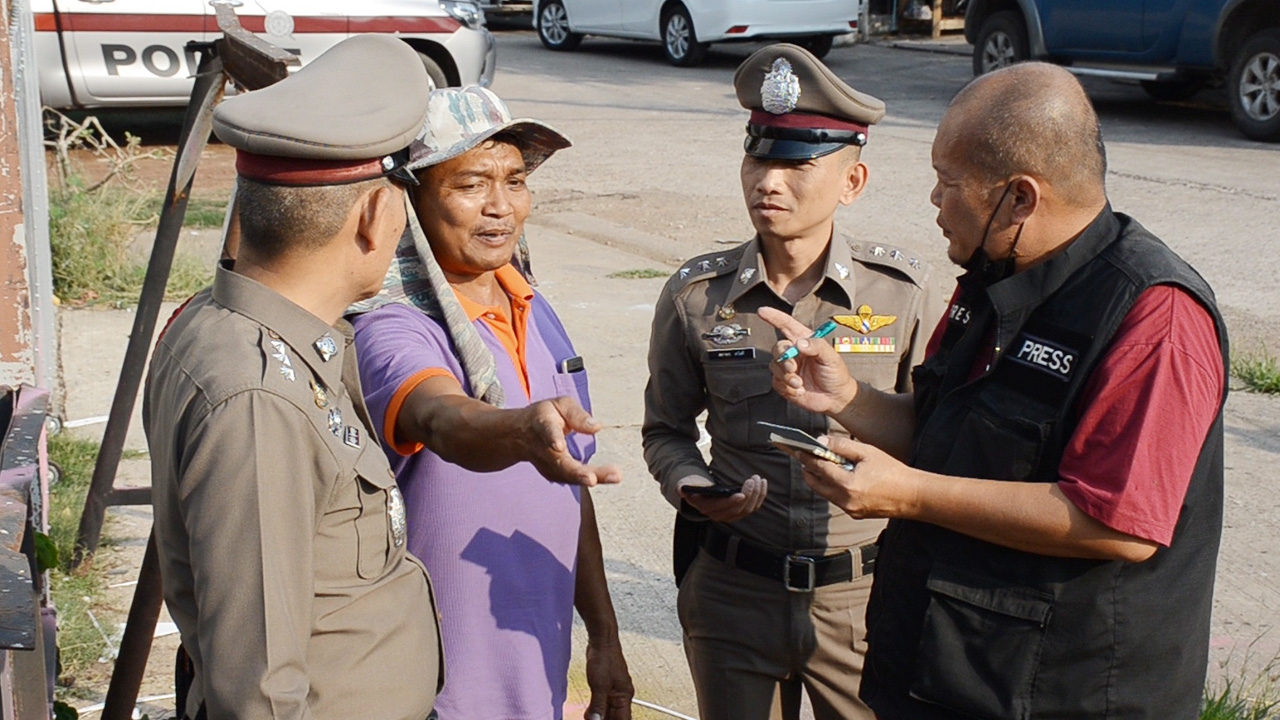 ผงะ พบศพหญิงสาว แต่งกายคล้ายหมอนวด ลอยอืดเหม็นเน่า ในลำห้วยหมากแข้ง