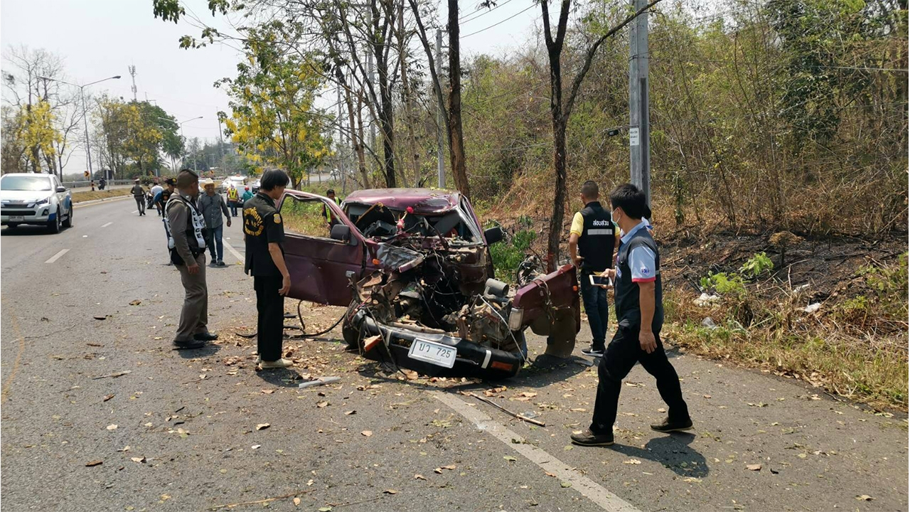 กระบะปีนเกาะชนต้นไม้ ลุงคนหนองไผ่ร่างกระเด็น คอขาดตายคาโค้งนาคะบุตร
