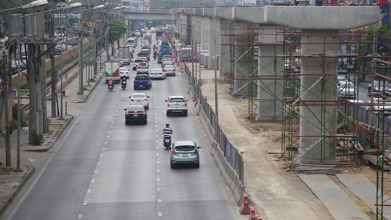 ตำรวจจี้รับเหมารถไฟฟ้าสายสีชมพู เร่งคืนผิวจราจร-แก้รถติดแจ้งวัฒนะ