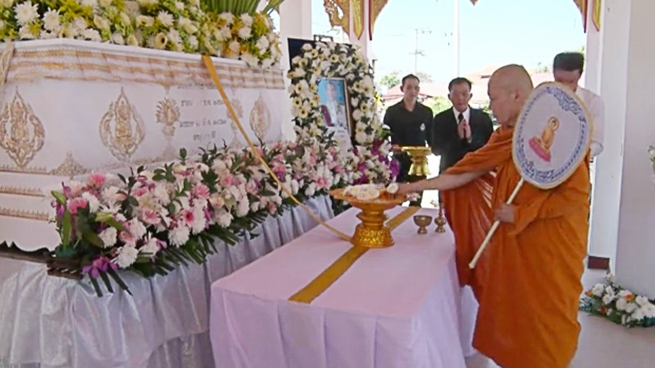 ฌาปนกิจผู้พิพากษา “คณากร เพียรชนะ” บรรยากาศสุดโศกเศร้า คนแห่อาลัย