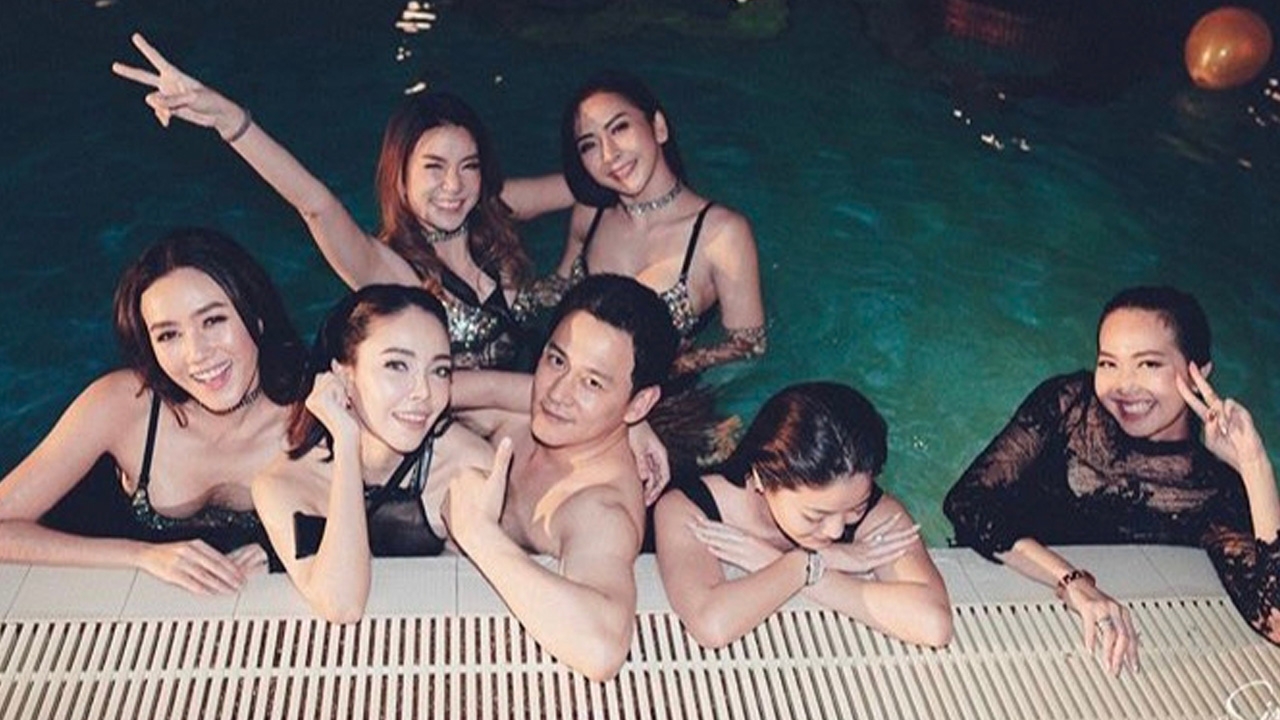ชมภาพ ฟลุค เกริกพล จัดปาร์ตี้สละโสด สาวเซ็กซี่มาร่วมเอนฯเพียบ 