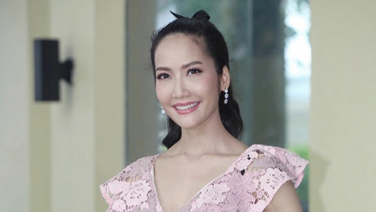 เอ๊ะ อิศริยา เคยถูกเชิญออกโรงเรียนเพราะเป็นดารา ไม่เคยมีแฟนเลยในชีวิต