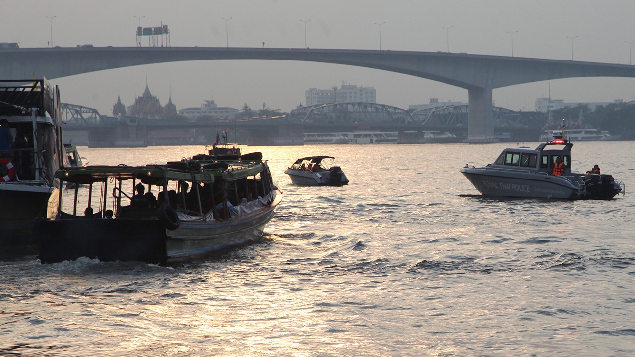 สภา กทม.ล่องเรือคลองบางลำภู-รณรงค์งดทิ้งขยะลงน้ำ