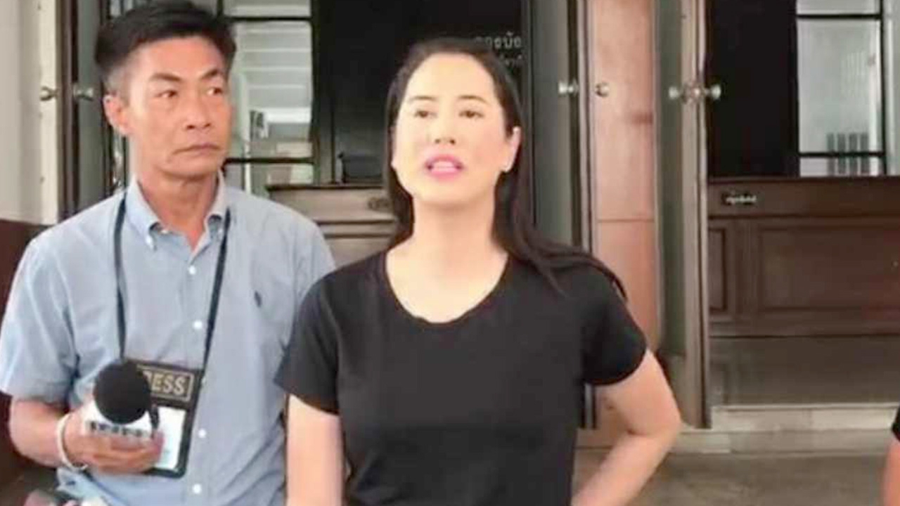ทนาย พา "ปารีณา" มอบตัว ปทส.รุกป่าทำฟาร์มไก่ เผยคดี "เดิมพันสูง"