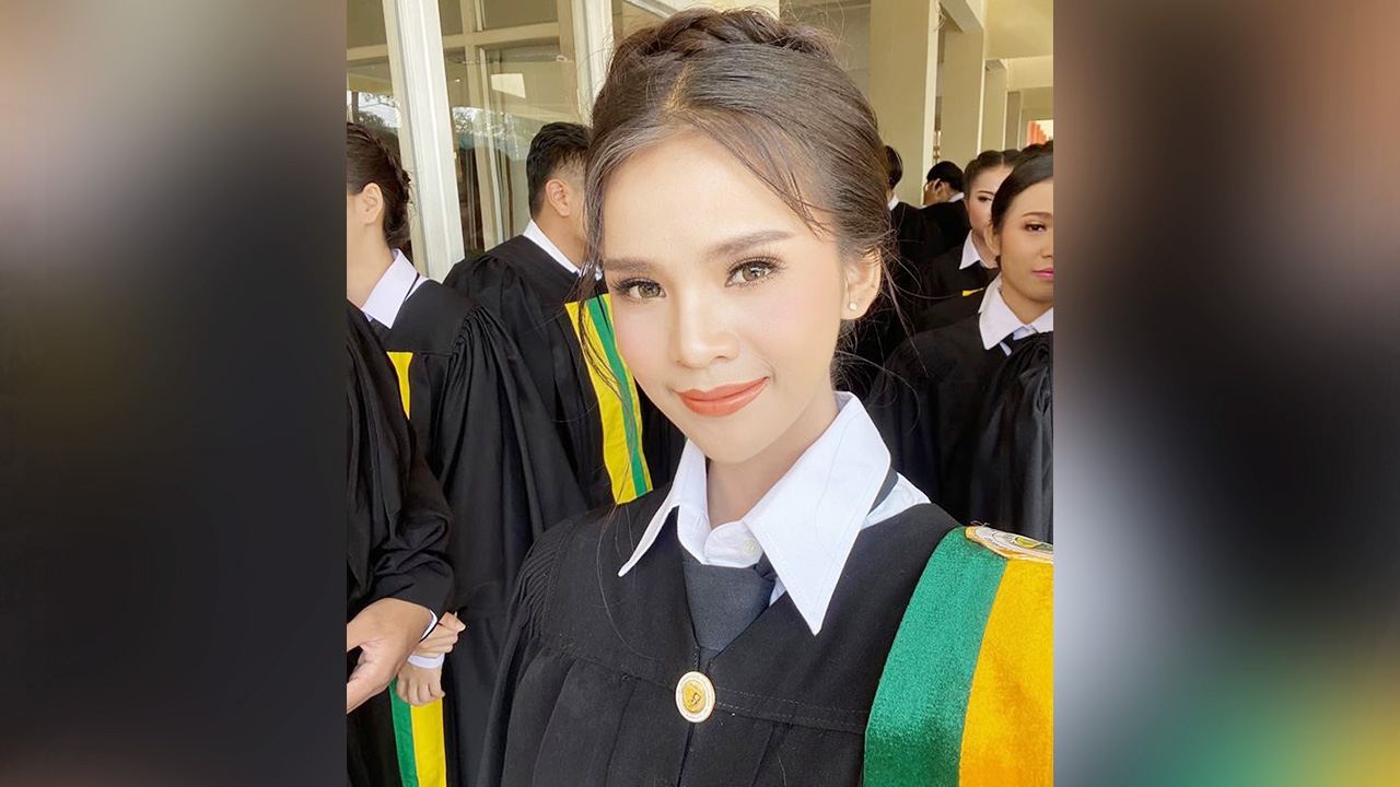 อาม ชุติมา เรียนจบ ปวส. ท๊อป มอซอ ร่วมยินดี แฟนคลับจัดเต็มให้พวงมาลัยเงิน