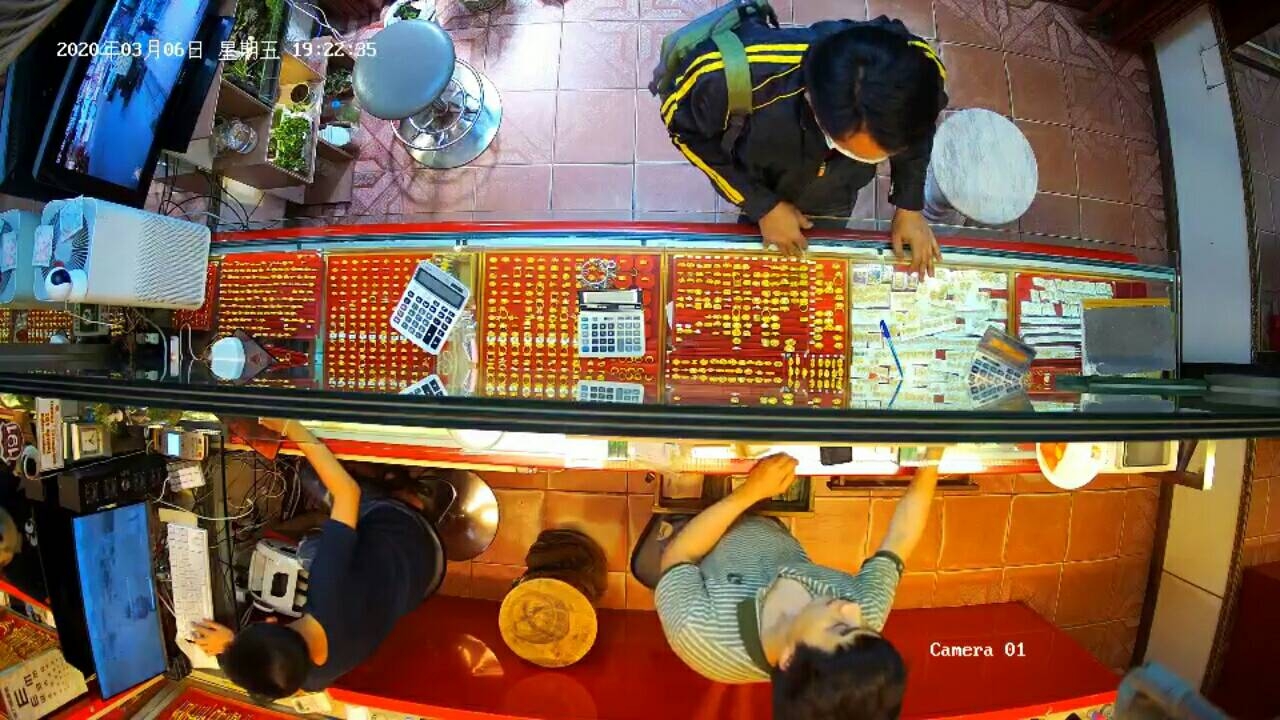 ตำรวจปลวกแดง ตั้งรางวัลนำจับ "โจรปล้นร้านทอง" 1 แสนบาท