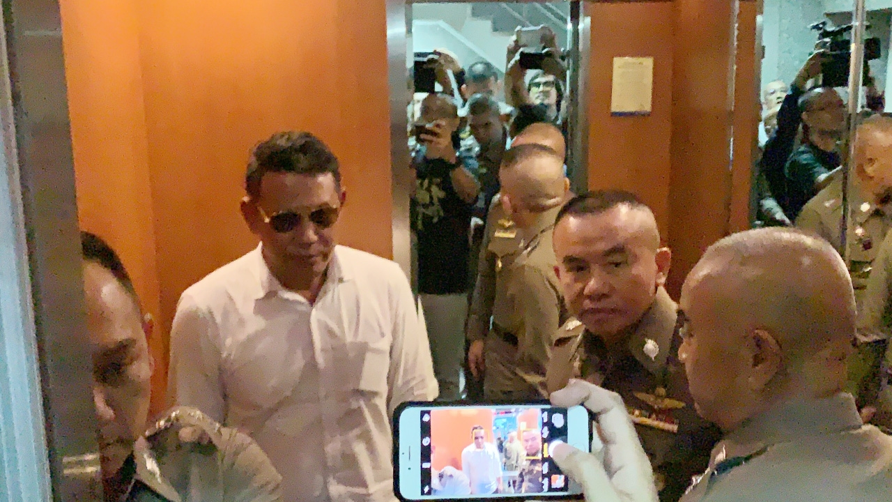 ตร.ภาค 2 คุมตัว บอย ศรสุวีร์ มาถึง สตช.ให้รอง ผบ.ตร.สอบปากคำแล้ว