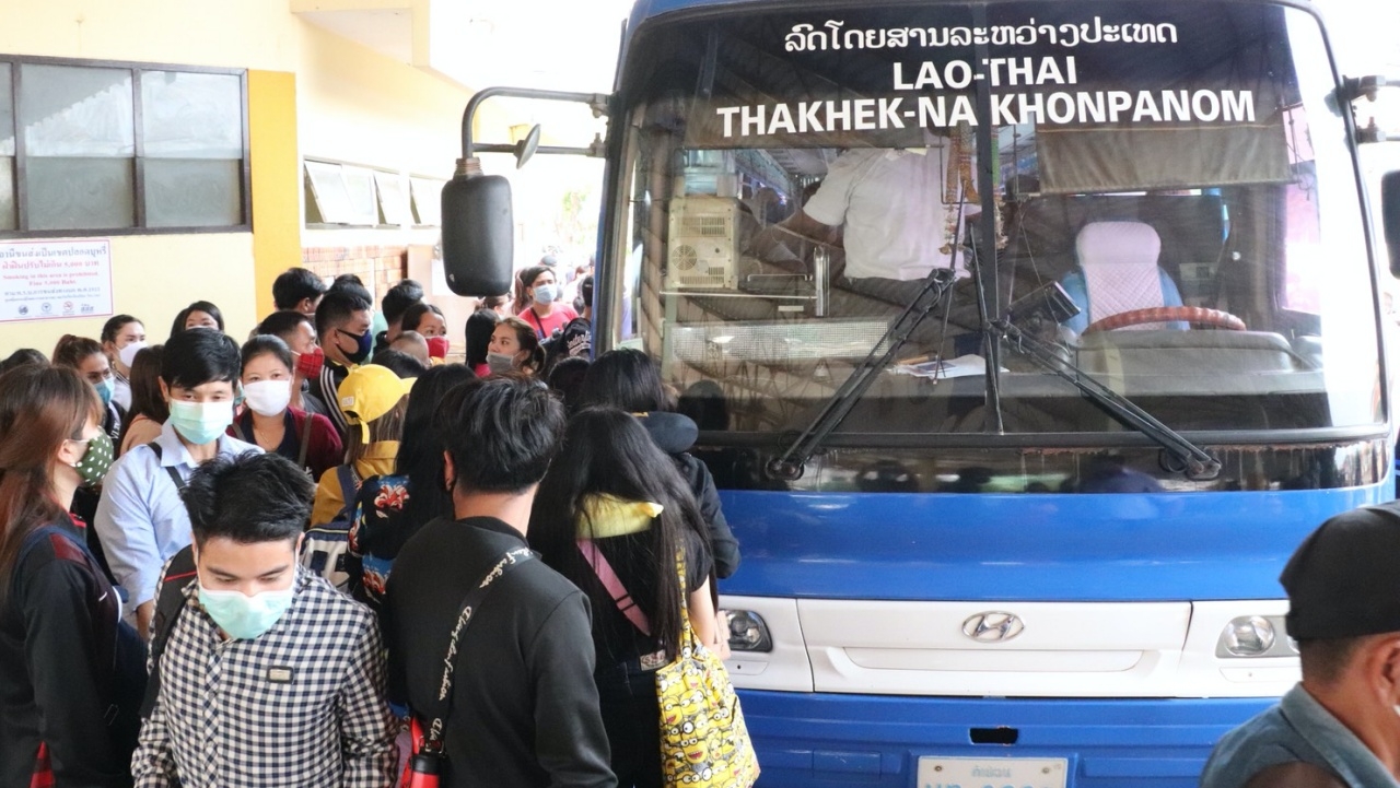 แรงงานลาว เวียดนาม ทะลักจาก กทม. หนีโควิด-19 กลับบ้านเกิด 