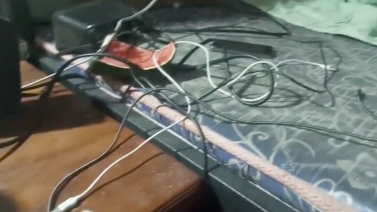 สุดเศร้า นักเรียนหญิง ป.6 นอนเล่นมือถือ ถูกไฟช็อตดับ ขณะชาร์จแบต