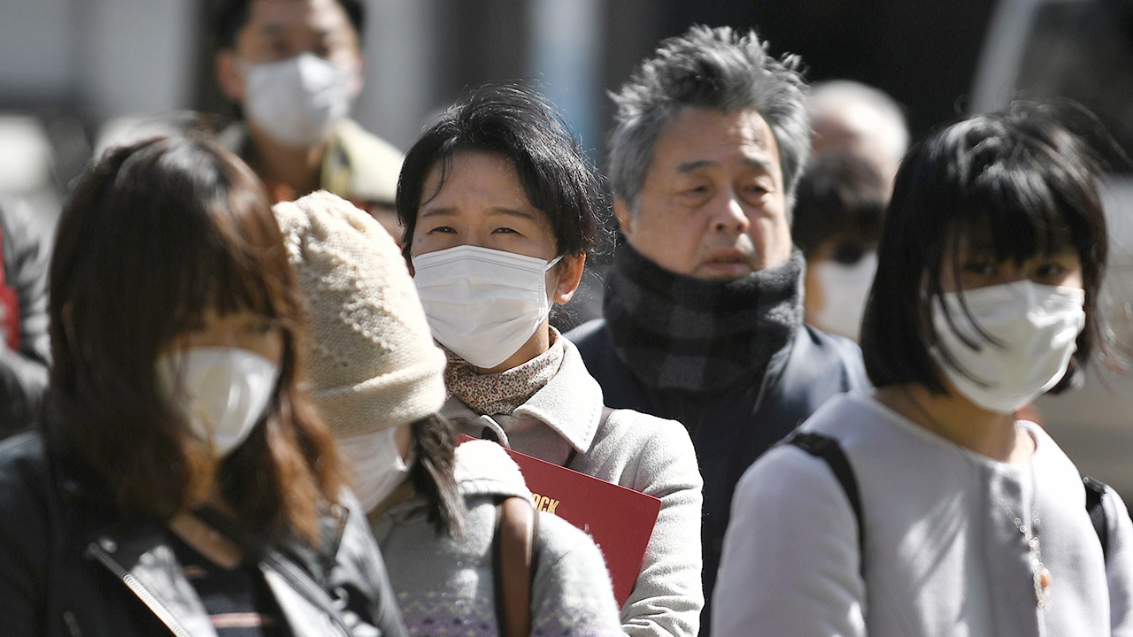 เสียชีวิตแล้ว มนุษย์ลุงญี่ปุ่นติดโควิด-19 บุกผับบาร์แพร่เชื้อใส่คนอื่น