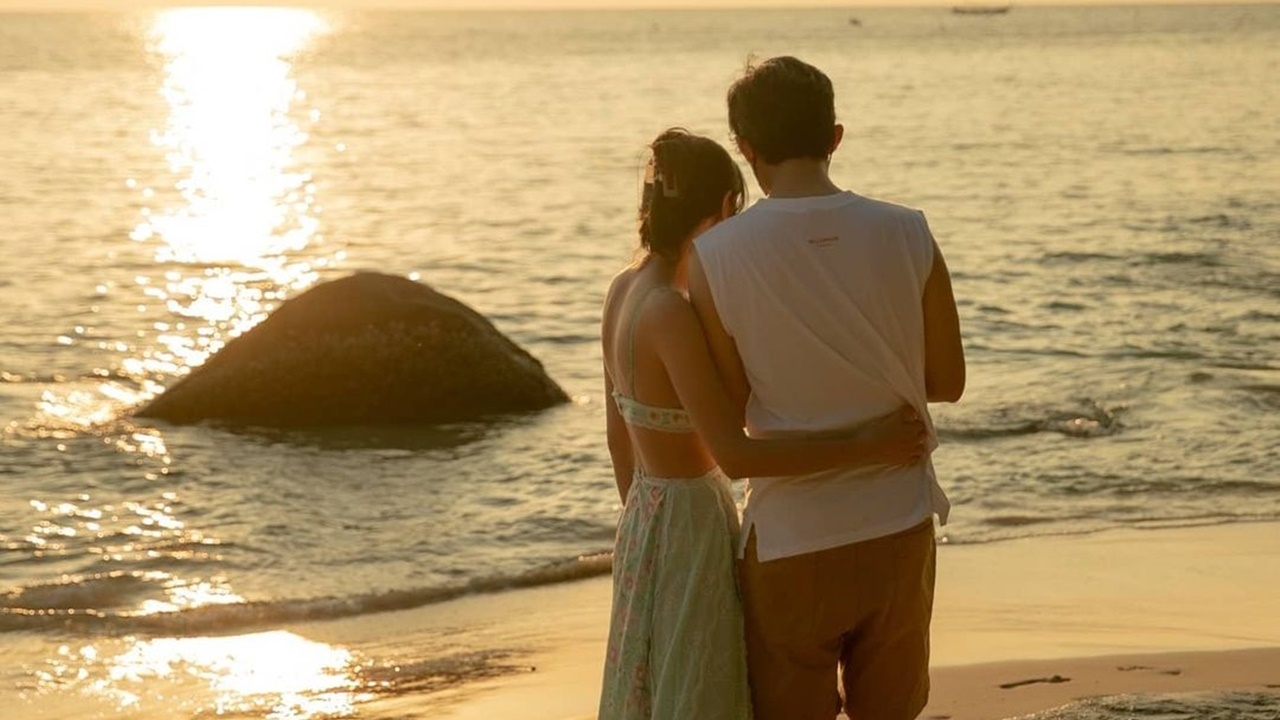 เต๋อ ฉันทวิชช์ คนคลั่งรัก อวดรูปสุดหวานริมทะเลจน ใหม่ ดาวิกา ยังต้องแซว