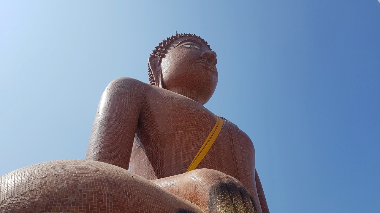 คอหวยมาขอโชค "หลวงพ่อสมหวัง" ไม่พลาดได้ "เลขเด็ดงวดนี้" ลุ้น 30/12/64