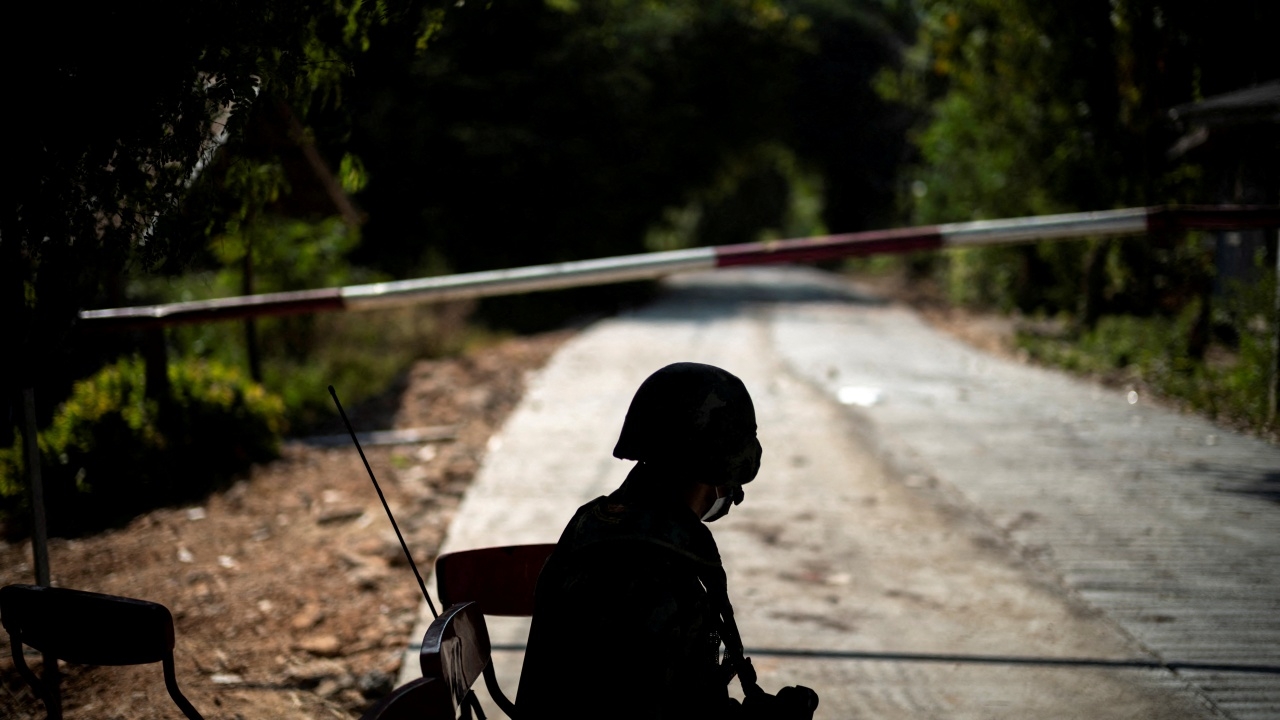 ทัพพม่าเดือด โจมตีทางอากาศถล่มกองกำลังกะเหรี่ยง KNU ตั้งแต่เย็นยันดึก 