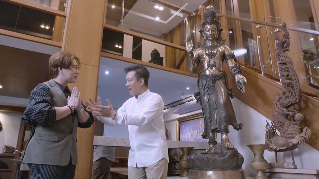 อ.ลักษณ์ แท็กทีมสายมูตัวแม่ ดีเจบุ๊คโกะ เผยเคล็ดลับเตรียมปังรับปี 2565