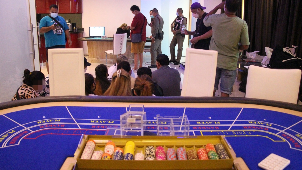 จับบ่อน "เสือมังกร" เล่นในคอนโดหรูเมืองพัทยา มีชิปพร้อมแลกเงินนับล้าน