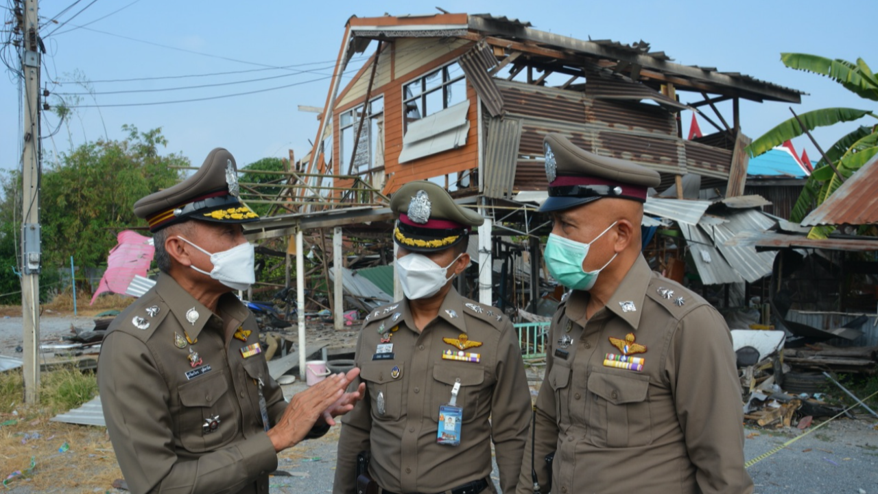 แม่บ้านแอบทำประทัดยักษ์ "ลูกไข่ไล่นก" ระเบิดบึมบ้านพัง ตัวเองบาดเจ็บ