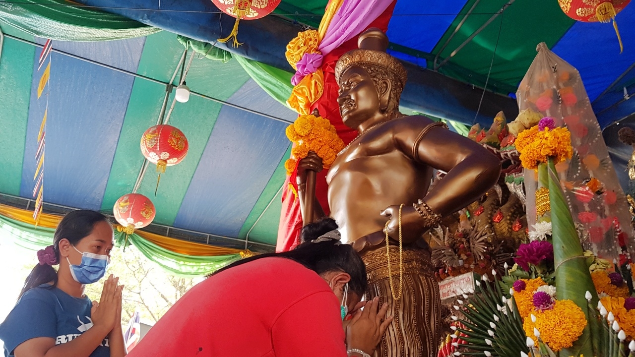 สาวถูกหวยรางวัลที่ 4 มาแก้บน "องค์ท้าวเทพพนาสูร" พร้อมได้ "เลขเด็ดงวดนี้"