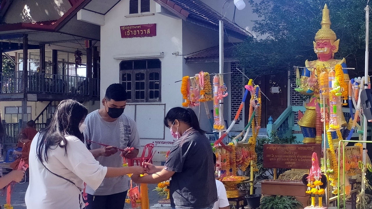 สาวใหญ่ติดใจกลับมาขอพร "ท้าวเวสสุวรรณ" แถมได้ "เลขเด็ดงวดนี้" ลุ้นโชค