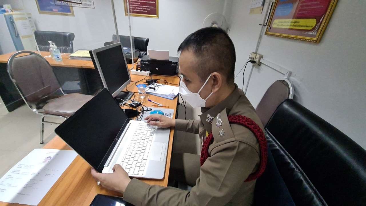 ตำรวจทำหนังสือส่งศพ โน้ตบุ๊กดับต้องเขียนมือ พอศพพ้นโรงพัก จู่ๆ ใช้ได้เฉย