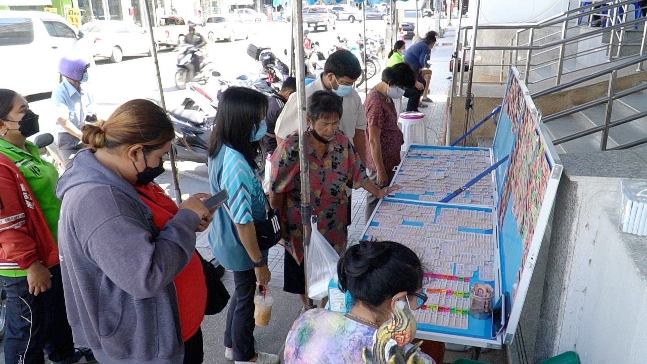 คอหวยกว้านซื้อ "เลขเด็ด" เณรน้อย เกลี้ยงแผง หลังให้โชค 2 งวดติด