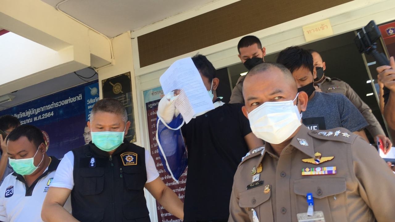 ตร.คุมมือมีดแทงสาวตายคาคอนโดไปฝากขัง พบนิ้วมือขวาหักจากการสู้กับผู้ตาย