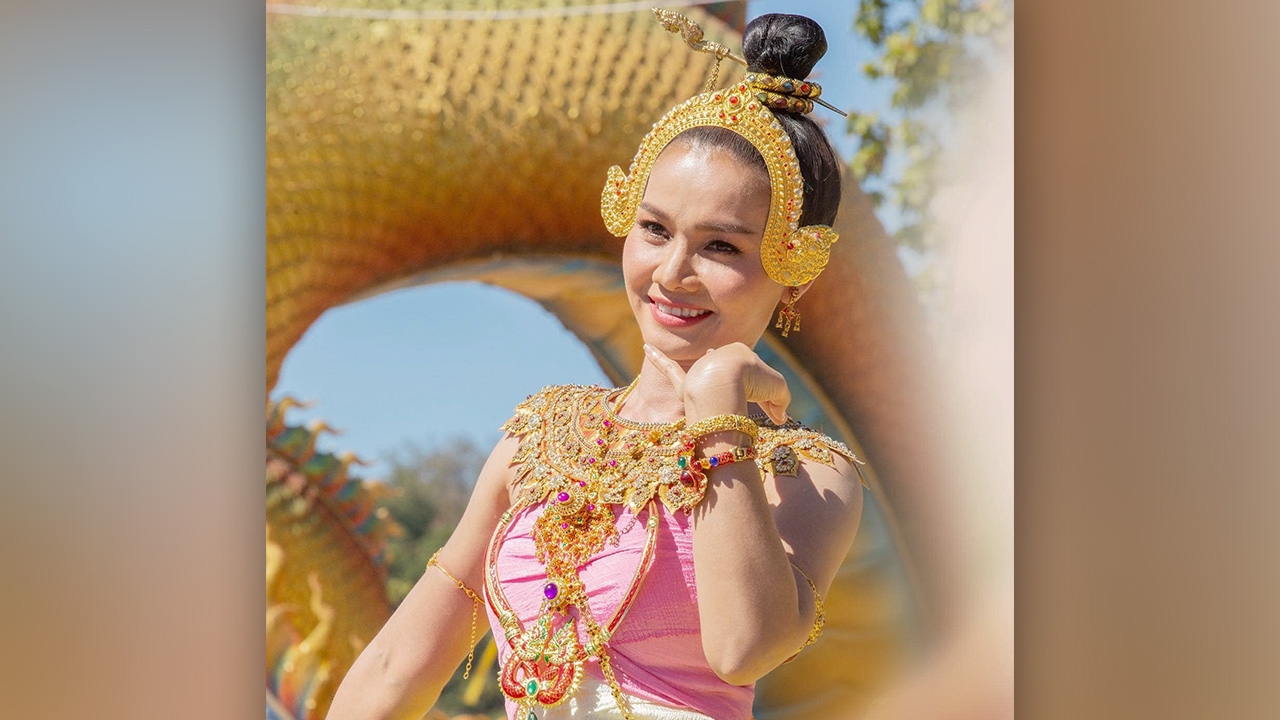 ต่าย อรทัย รำบวงสรวงองค์ปู่ท้าววิรูปักโขนาคราช ล้วงไหได้เลขเด็ด 3 ตัว