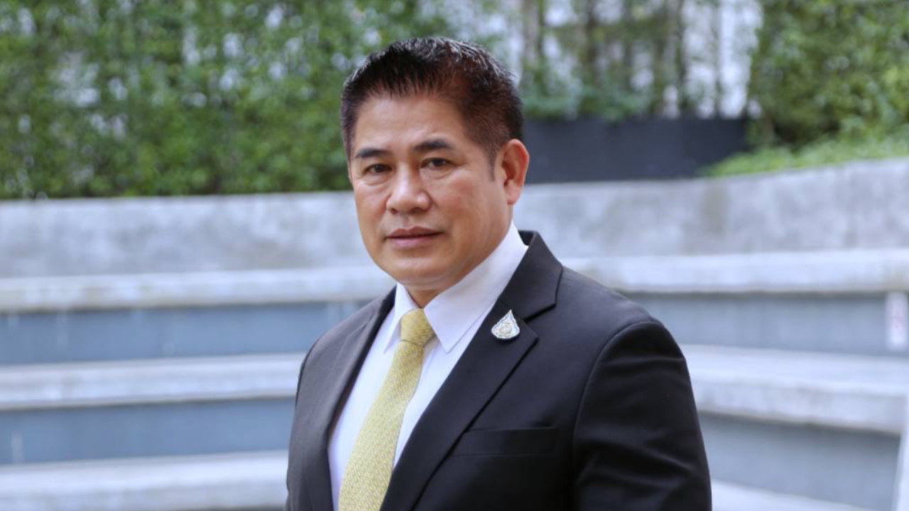 “ธรรมนัส” ปัด สั่งทำปฏิทินปีใหม่ 65 ล้อเลียนม.ดัง เตือนหยุดแชร์ ขู่เอาผิด