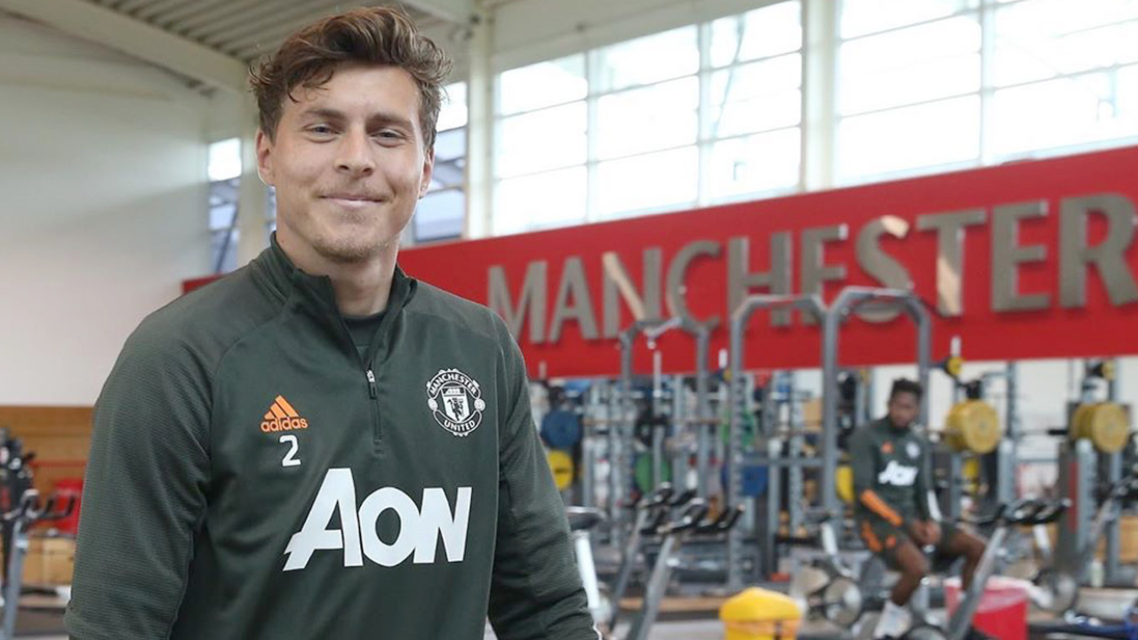 "ลินเดอเลิฟ" ส่งสารถึงแฟน แมนยูฯ ขณะกักตัวรักษาโควิด-19 (คลิป)