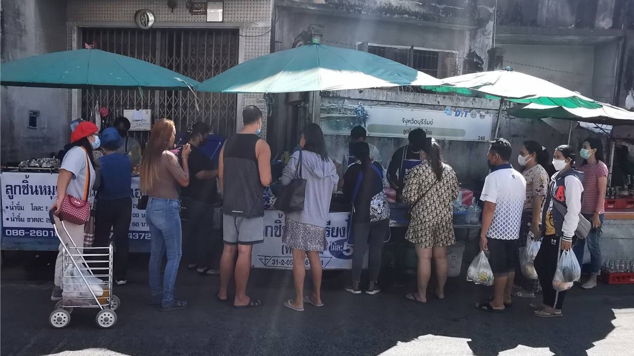 หยุดยาวเทศกาลปีใหม่ 65 ลูกชิ้นยืนกินบุรีรัมย์ขายดี ยอดขายพุ่งวันละหมื่น