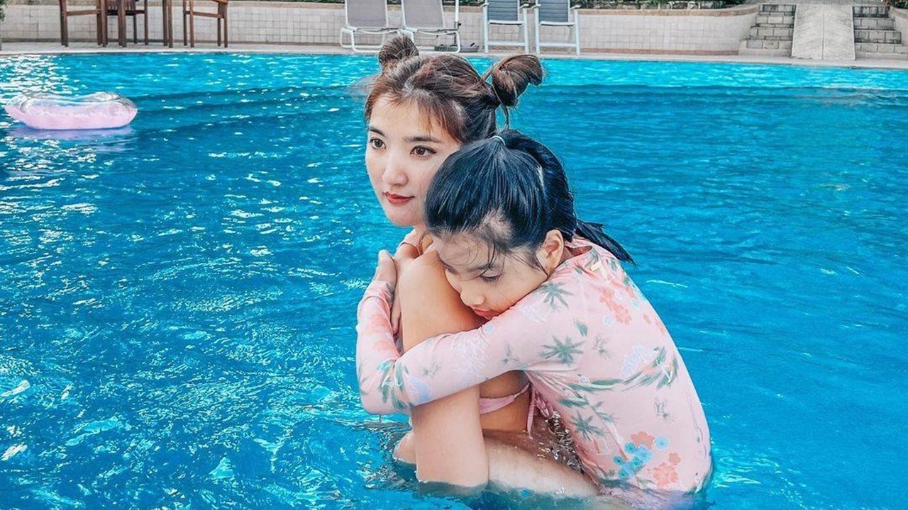 เธอ รวรีย์ เผยความในใจส่งท้ายปี อย่าฟังความข้างเดียว ขอเลี้ยงลูกด้วยรัก