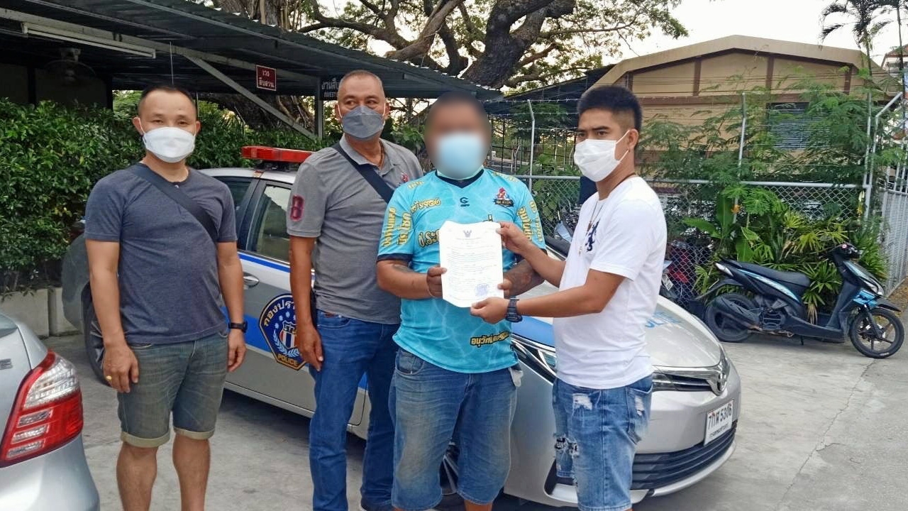 กองปราบฯ รวบสมุน “หลงจู๊” หมายจับมือคุมบ่อน โผล่ไปดูแข่งเรือ ฮึดสู้เรียกพวกยำ ตร.