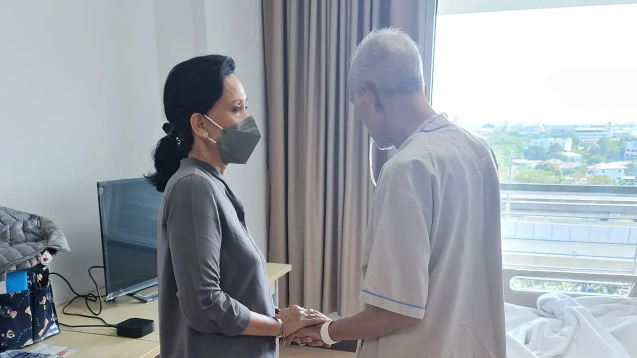 อี๊ฟ พุทธธิดา เผยภาพคู่ชีวิต แม่เปี๊ยก จับมือเคียงข้างดูแล พ่อต้อย ไม่ห่าง