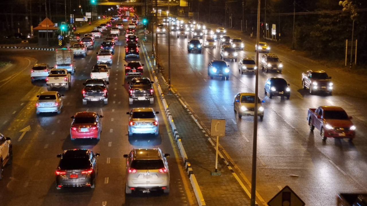 ทะลักกลับกรุง วันหยุดสุดท้ายปีใหม่ "เหนือ-อีสาน" รถแน่น ติดยาวหลายจุด