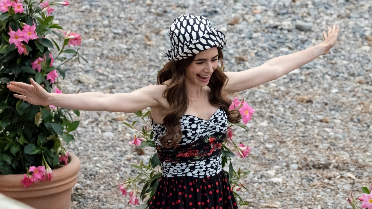 Emily in Paris เรื่องวุ่นๆ ของความต่าง จากฝรั่งเศสถึงยูเครน