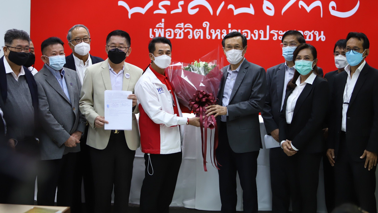 "จาตุรนต์" ย้ายกลับพรรคเพื่อไทย ยัน ไร้ข้อต่อรอง ชี้กติกาทำพรรคเองไม่เอื้อ