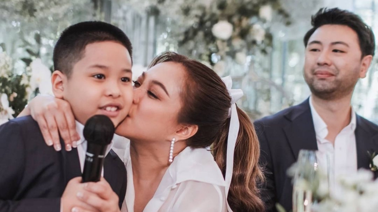 ดีเจดาด้า น้ำตาซึมไม่คิดว่าลูกชายวัย 7 ขวบ จะพูดประโยคซึ้งในงานแต่ง