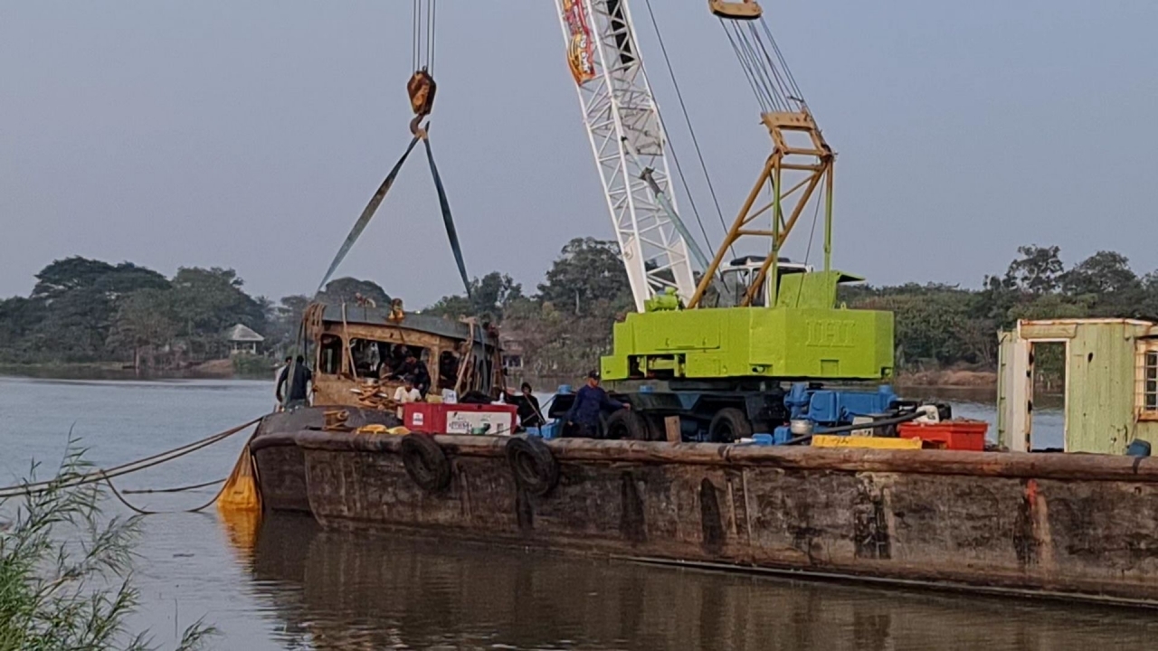 กู้สำเร็จแล้ว เรือลากจูงล่มที่อยุธยา หน้าวัดพนัญเชิง เจออีก 1 ศพ